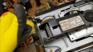 CD player fix: Wheel belt replacement - Marantz CD (94, 95, 99, 15, 16), Wadia WT3200 | odear