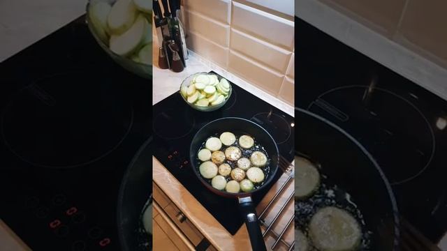 Кабачки!Жареные кабачки!Как приготовить кабачки #кабачки #жаренныекабачки #рецепт #готовим #Москва смотреть онлайн