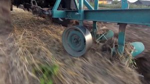 Самодельный плуг на Т25. Вспахиваем участок.