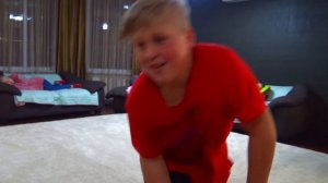 ЗАЧЕМ МАЛЯВКА УТОПИЛ НАШЫ ТЕЛЕФОНЫ !!!