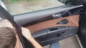 Audi A8. Снять установить обшивку передней двери.