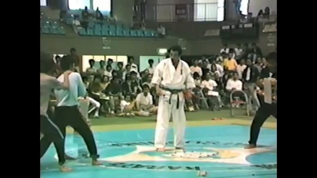 極真会館 ｛I.K.O. MATSUSHIMA} 代表 松島良一 演武 1982年 Demonstration by Yoshikazu matsushima 1982 смотреть онлайн