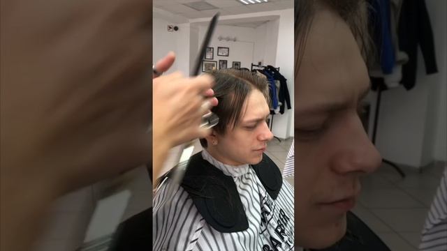 Текстурная мужская стрижка ножницами #мужскаястрижка #menshair #barbertutorial #menshaircut