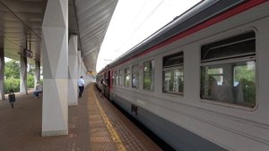 Электропоезд ЭД4М-0004 на станции Верхние Котлы