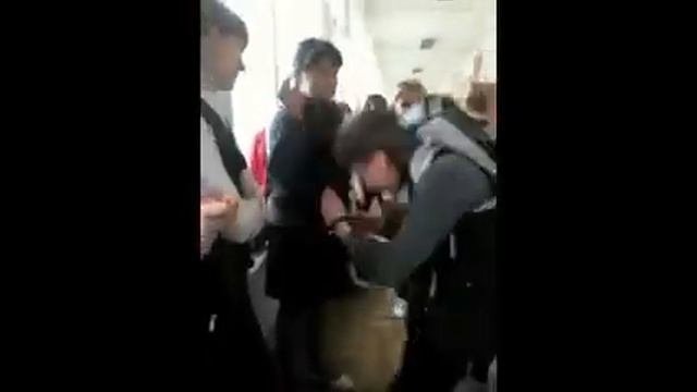 Доминирует/Dominates