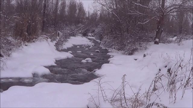 Зимняя белая река и ее приятный звук. Лечение бессонницы