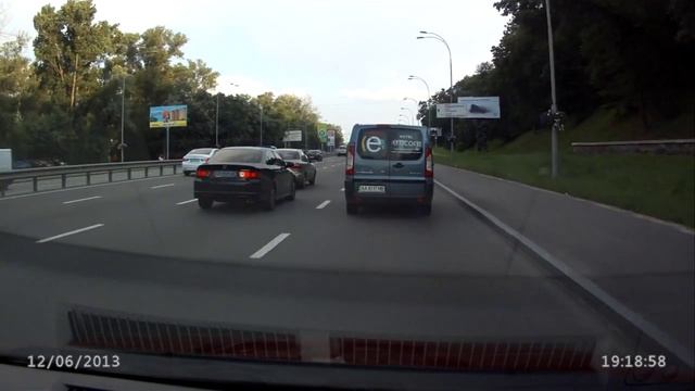 Почему объезжая велосипедиста нужно включать сигнал поворота налево? смотреть онлайн