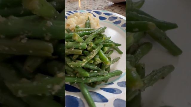 How are GREEN GIANT RESTAURANT STYLE: Garlic Parmesan Green Beans?