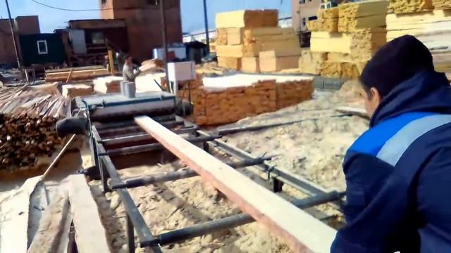 УЧИМСЯ ПИЛИТЬ на кромкообрезном СТАНКЕ ровные доски без обзола