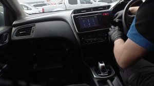 Honda Grace 2016 head unit stereo removal