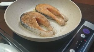 Стейк семги на сковороде под сливочным соусом!!!