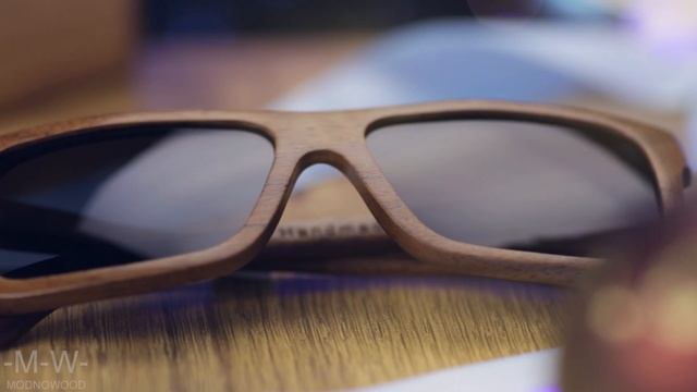 Незабываемый подарок от ModnoWood - солнцезащитные очки в деревянной оправе смотреть онлайн