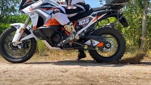 BMW R 1250 GSA vs KTM 1290 SAR : Which One is Better?