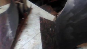 Чем зачистить отвал,чтоб не налипала земля?