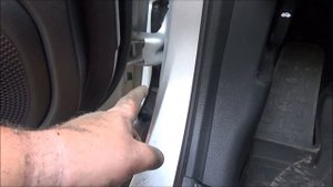 Что может быть за передним крылом автомобиля?