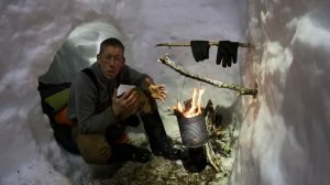 Survival Camping 9ft/3m Under Snow - Giant Winter Bushcraft Shelter and Quinzee