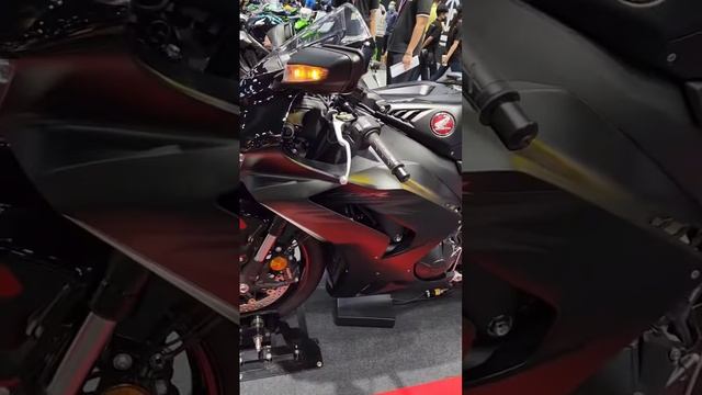 Honda CBR1000RR-R Fireblade Black смотреть онлайн
