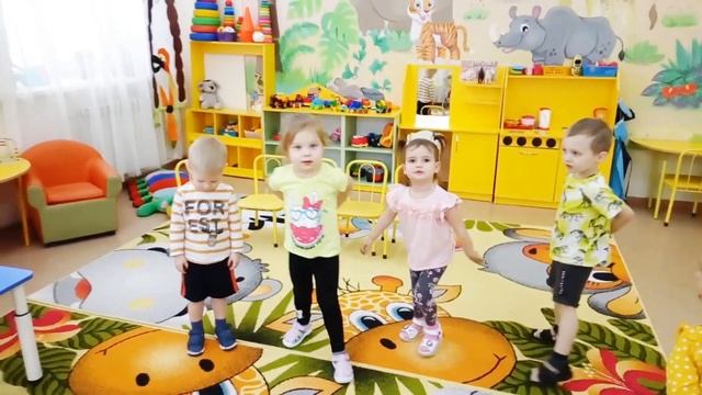 Сиреневая (средняя группа). Познание и лепка "домашние птицы".