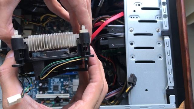 How to CLEAN out a PC without compressed air - DEEP CLEAN a PC смотреть онлайн