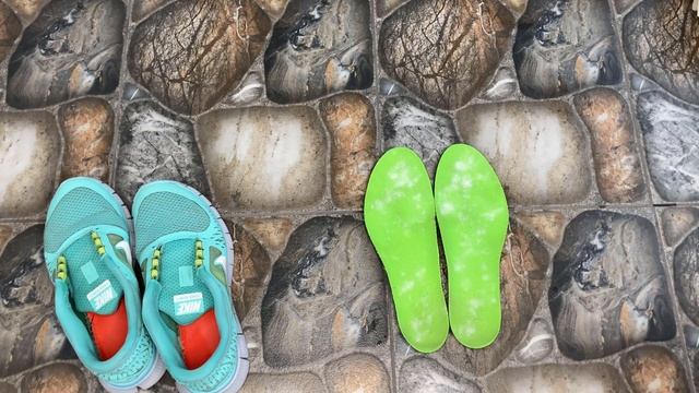 Как ПОЧИСТИТЬ КРОССОВКИ внутри и снаружи. Как отбелить подошву, почистить сетку и шнурки
