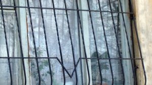 Недорогая простая решетка на окно из квадрата ,оконная решетка сварная металлическая
