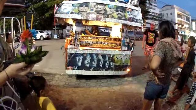 Самый известный продавец тараканов в Паттайя смотреть онлайн