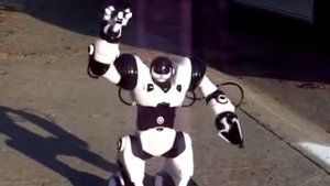 Программируемый робот Robosapien на пульте ДУ.