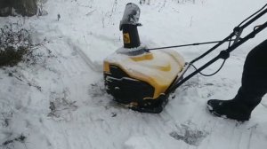 электрический снегоуборщик champion .