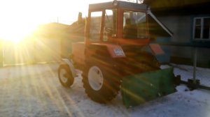 звук, работа  трактора т 25 зимой. утеплил капот