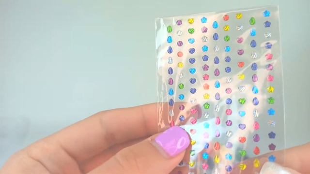 Детский Набор Декоративной Косметики для Маникюра и педикюра 4 цвета Стразы и наклейки в комплекте смотреть онлайн