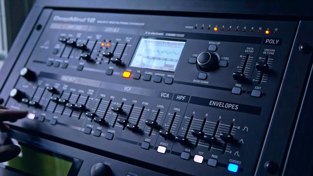 Behringer Deepmind 12D - Sequence One
