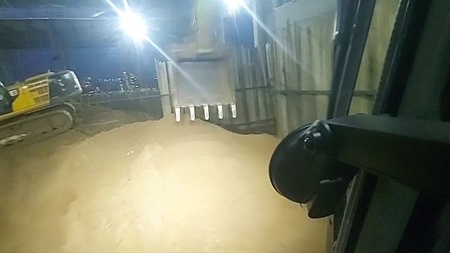 Продолжение; как нужно правильно капать котлован, в нутри здания, когда ты работаешь с людьми! смотреть онлайн