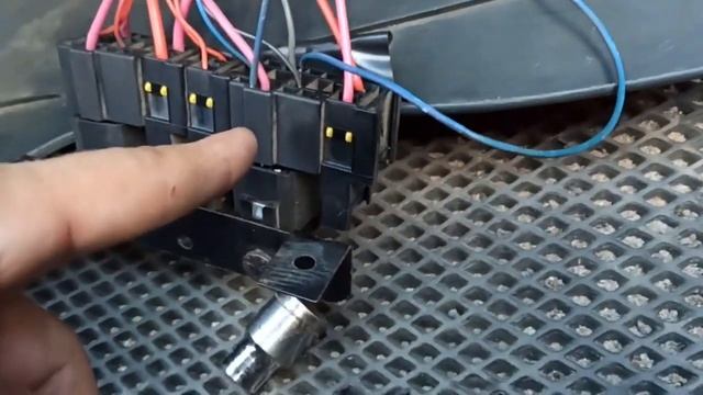 Самый ПРОСТОЙ и БЫСТРЫЙ способ слить бензин с ваз 2114 2113 2115 смотреть онлайн