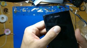 Xperia xz premium горит зеленый диод, не включается
