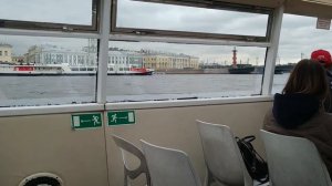 Начало прогулки на катере по реке Неве и каналам Питера