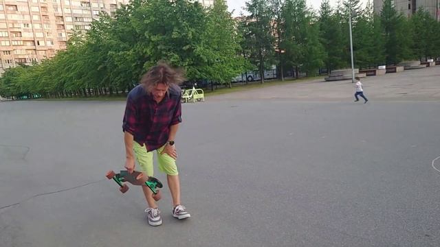 Ещё одно видео про красивых девчонок, обучение карвингу и пампингу, доски и колеса смотреть онлайн