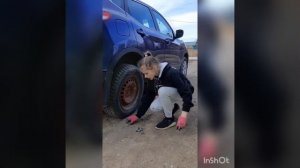 Nissan qashqai замена колеса, девочка 11 лет.