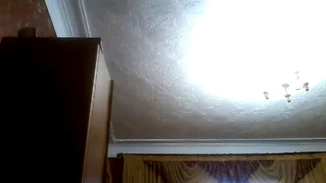 Пою под песню Танцы в моей кровати Не судите строго меня Это я так пою без микрофона Я лучше пойду