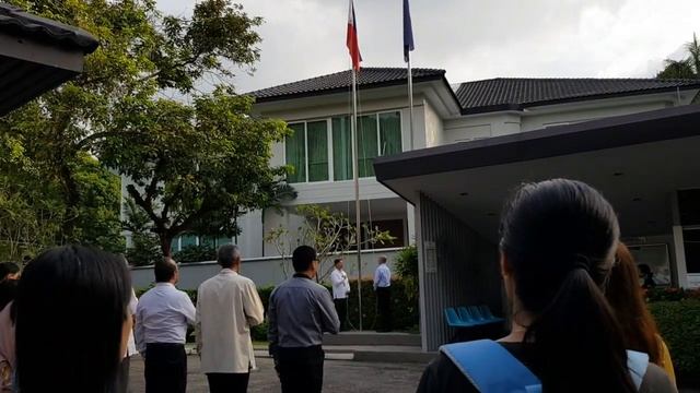 PHILIPPINES EMBASSY SINGAPORE, Singing National Anthem after 35 years смотреть онлайн