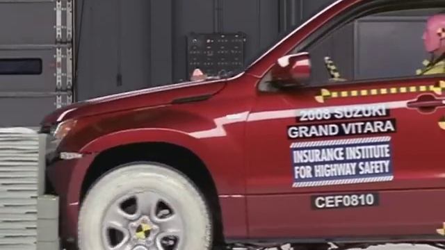 2008 Suzuki Grand Vitara moderate overlap IIHS crash test смотреть онлайн