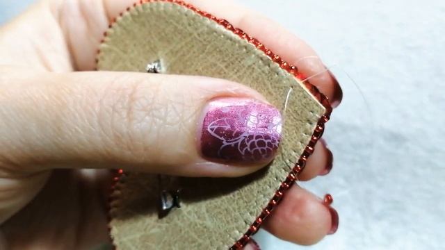 Брошь из бисера. Заканчиваем обшивку края. смотреть онлайн