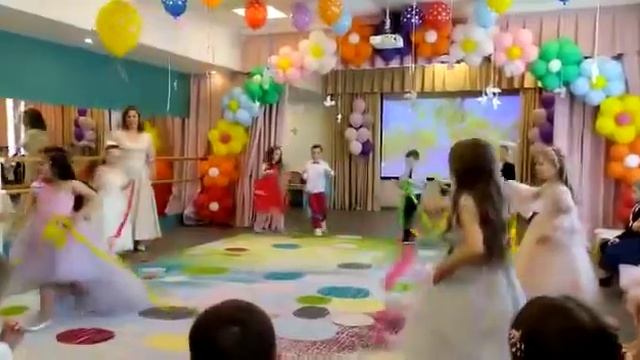 Танец с лентами «Пусть ветер шумом в волосах» смотреть онлайн