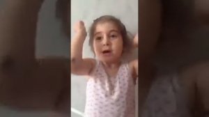 Маленькая девочка рассказывает о любви(Смотреть до конца)