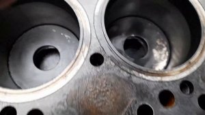 Снял голову у мотора Д-240 и там ?