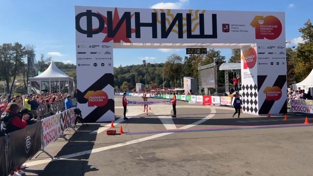 Луиза Дмитриева Московский марафон 2023 за 02:30:15. Финиш смотреть онлайн