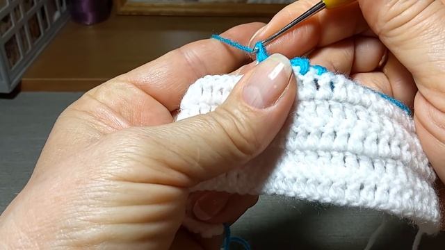 Три простые обвязки края крючком с перекрутом.