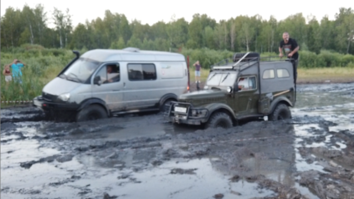 Газ на болоте. Соболь в грязи. Заднеприводный Соболь в грязи. Соболь по грязи видео. Машина болото.