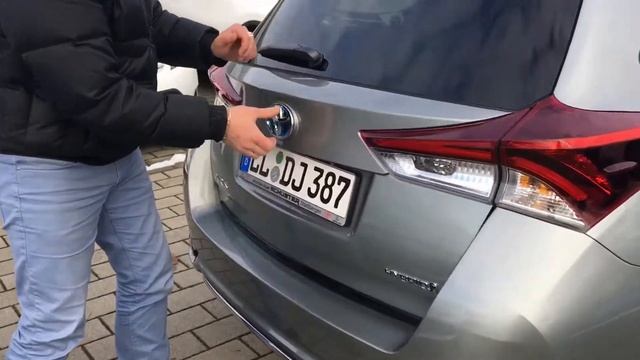 Забираем Toyota Auris Touring Sport Hybrid 2017 с Автохауса. смотреть онлайн