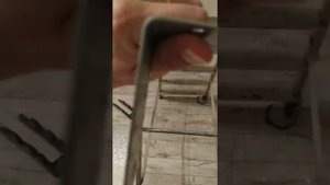 Клеим потолочный плинтус при скрытой нише