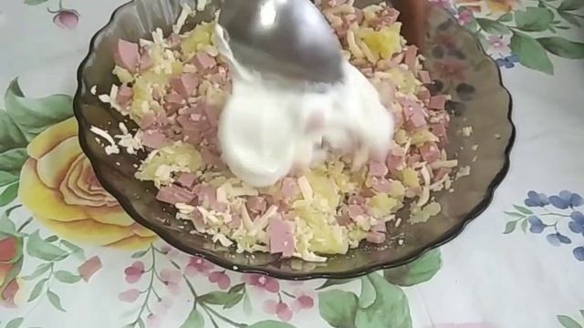 Картофель, фаршированный сыром и колбасой. Вкусное и аппетитное блюдо, а готовится очень просто